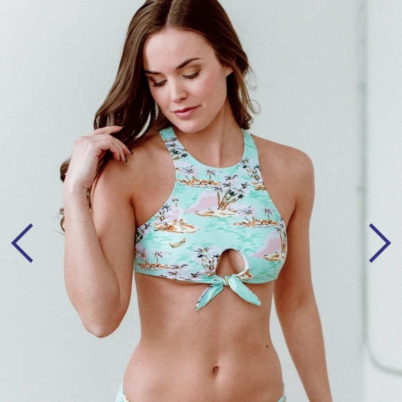 NWT Bikini Top 🌺 - Picture 3 of 4